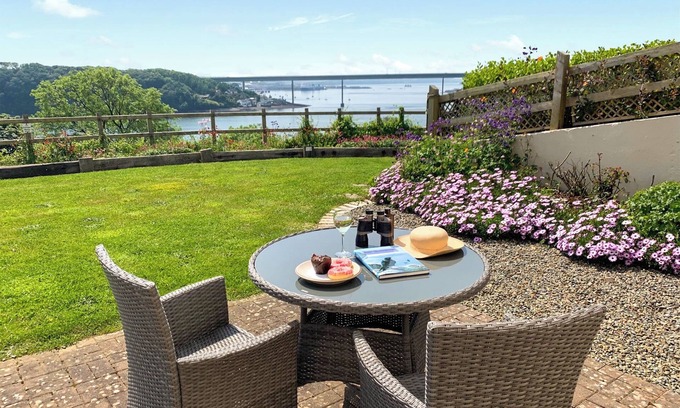Milford Haven Cottage | Inviting 1 Bedroom Retreat with Ocean Views in Burton