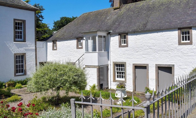 Forfar Cottage | Top-Rated 1 Bedroom Stay in Pitscandly, Near Forfar