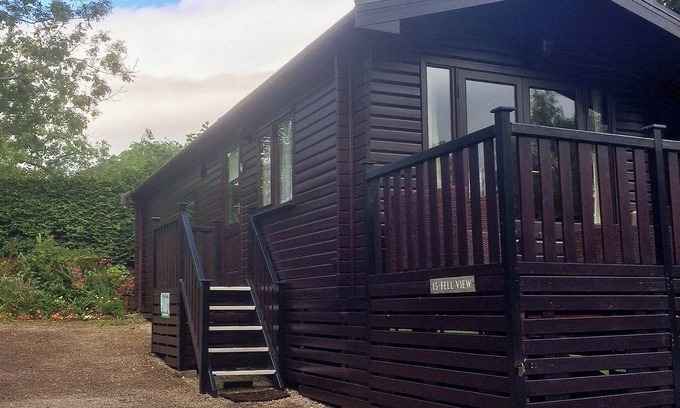 Keswick Cottage | Exceptional Pine Log Cabin with Lake Views and Scenic Grounds