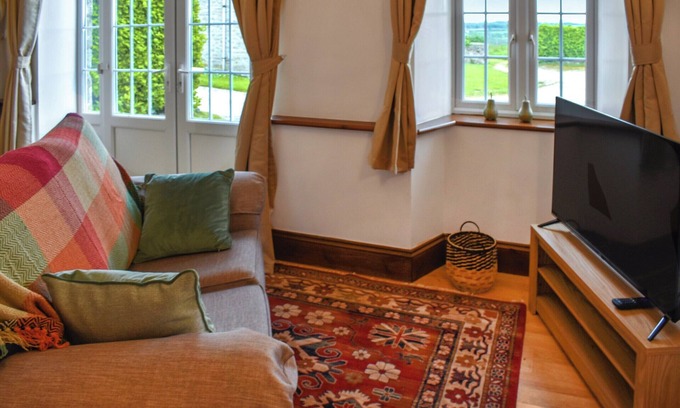 Mabe Burnthouse Cottage | Cozy 1 Bedroom Retreat in Penryn, Near Falmouth