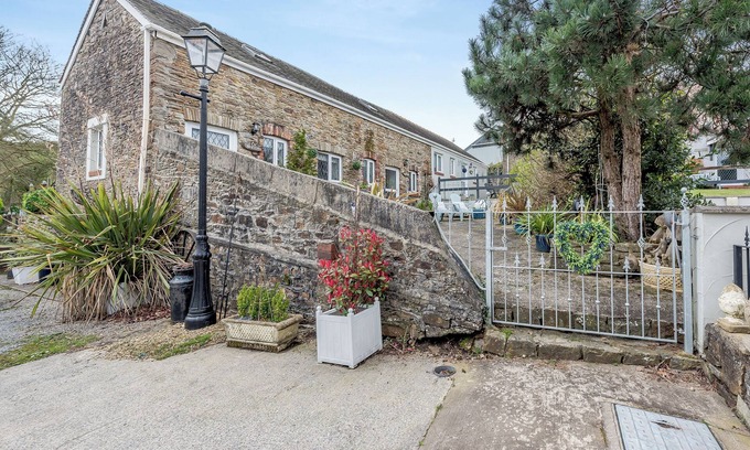 Gowerton Cottage | Idyllic 1 Bedroom Retreat in Gowerton, Gower with Ocean Views