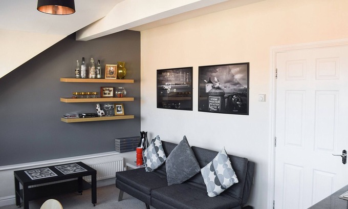 West Cliff Cottage | Welcoming 1 Bedroom Retreat in Scenic Whitby