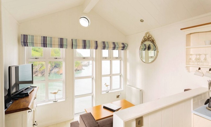 Hele Cabin | 1 bedroom accommodation in Hele Bay, Ilfracombe