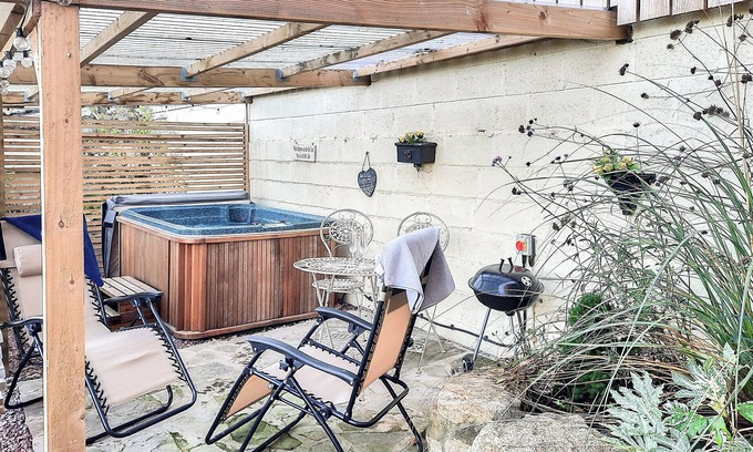 Great Hatfield Cottage | Oceanfront 1 Bedroom Retreat in Great Hatfield, Near Hornsea