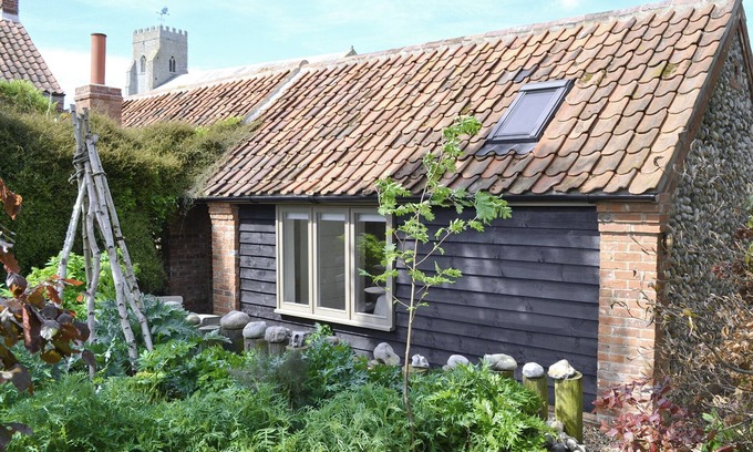 Salthouse Cottage | Coastal Retreat for Two: Explore the North Norfolk Coast