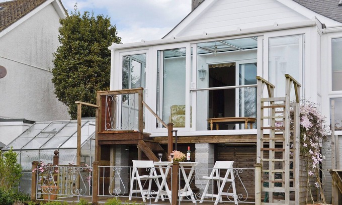 Tywardreath Cottage | Cozy 1 Bedroom Retreat in Tywardreath with Ocean Views