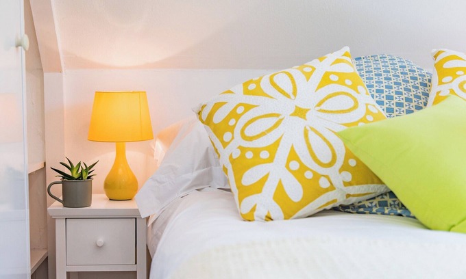Wye Cottage | Cozy 1 Bedroom Accommodation in Wye with Breakfast Included