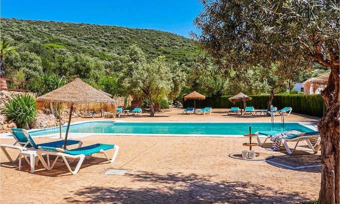 Estepa House | Cozy 1 Bedroom Home In Estepa with Pool for Families