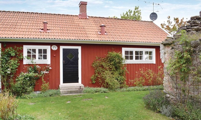Fora House | Seaside Cottage with Breathtaking Views and Spa Amenities
