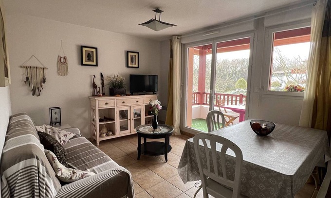 Cambo-les-Bains Apartment | Cozy Apartment in Cambo-les-Bains with Pool & Spa Access