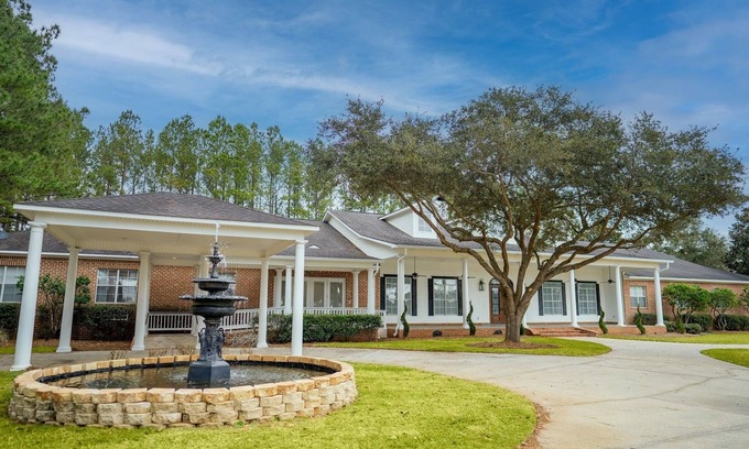 Grand Bay Apartment | Modern 1BR Oasis with Kitchen at Oak and Fountain