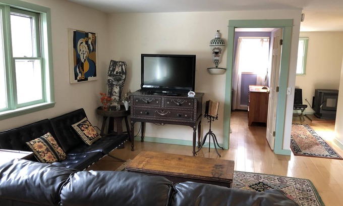 Freeport Apartment | Premier 1 Bedroom Apartment Overlooking South Freeport Pond