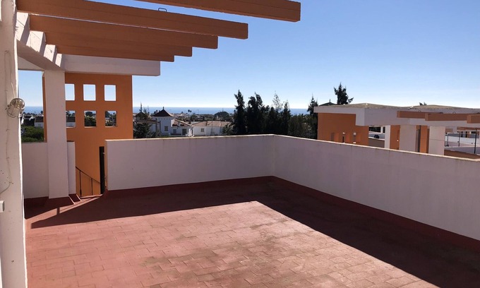 Lepe House | Relaxing 1 Bedroom Apartment Near Beach, Pool & Golf