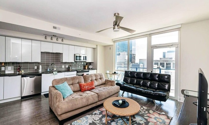 Charlotte Center City Apartment | Cozy 1 Bedroom Apartment in Vibrant Uptown Charlotte