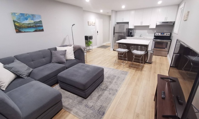 South London Apartment | Charming 1-Bedroom Apartment in Wortley Village, London
