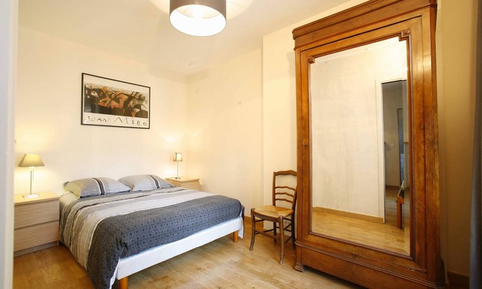 Parc-de-Montsouris Apartment | Inviting Hotel Near Métro Glaciere with Spa & Hot Tub