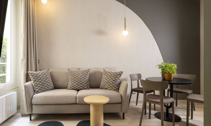 Quartier de la Place-Vendome House | Cozy One-Bedroom Apartment with Spa & Breakfast Included