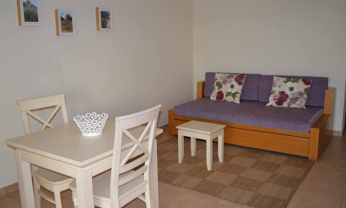 Silves Hotel | Family-Friendly T1 Apartment with Pool View and Amenities