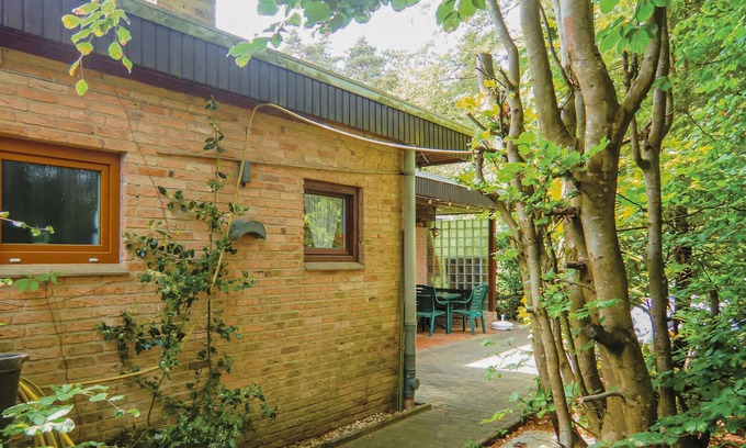 Pruemzurlay House | Cozy 1 Bedroom Retreat in Prümzurlay with Lake View