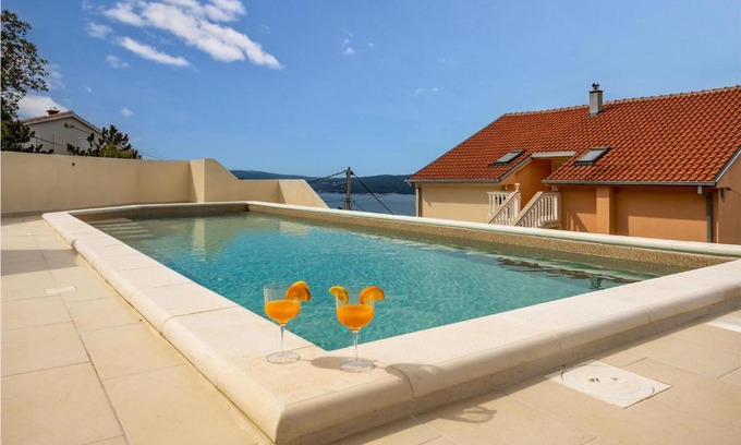 Klanfari House | Inviting Home in Dramalj with Pool and Wi-Fi Access