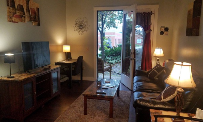 Bangor Apartment | Comfortable 1 Bedroom Extended Stay Apartment in Bangor