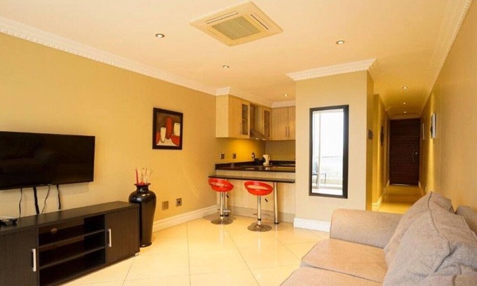 Durban Apartment | Tranquil 1 Bedroom Apartment by Ushaka Beach in Durban