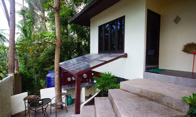Srithanu House | Beachfront 1 Bedroom Bungalow on Koh Phangan - Family Friendly