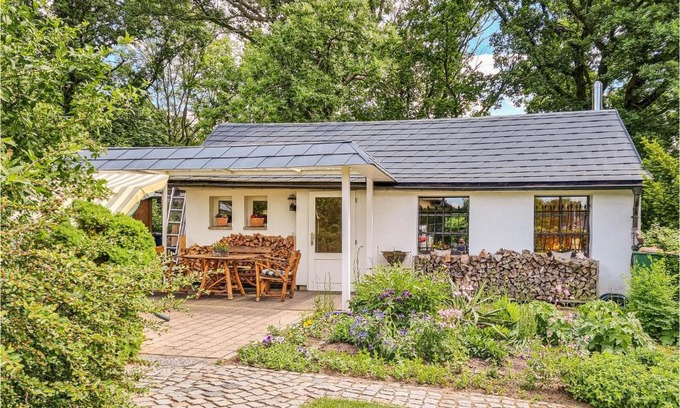 Tharandt House | Inviting Home in Tharandt with Family-Friendly Kitchen