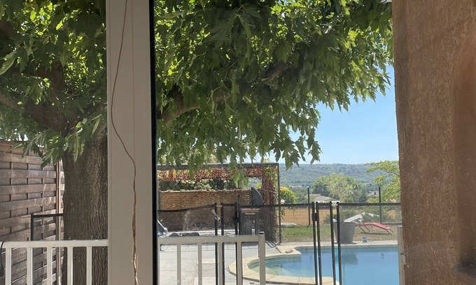 Vinon-sur-Verdon Bed & Breakfast | Family-Friendly Vrbo Property for Your Next Getaway
