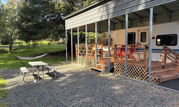 Forks House | Experience Alderwood Retreat: Family-Friendly & Highly Rated