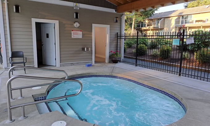 Regional District of Nanaimo Resort | Book a 1 Bedroom Condo Steps from Rathtrevor Beach