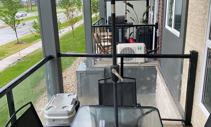 Winnipeg Condo | Cozy 1-Bedroom Condo with Patio and Parking for Families