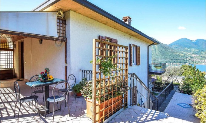 Sensole Apartment | Cozy Apartment in Monte Isola with Kitchen & Pet-Friendly