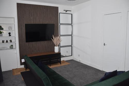 Murthill Apartment | Family-Friendly 1 Bedroom Flat in Dundee - Rated 10/10