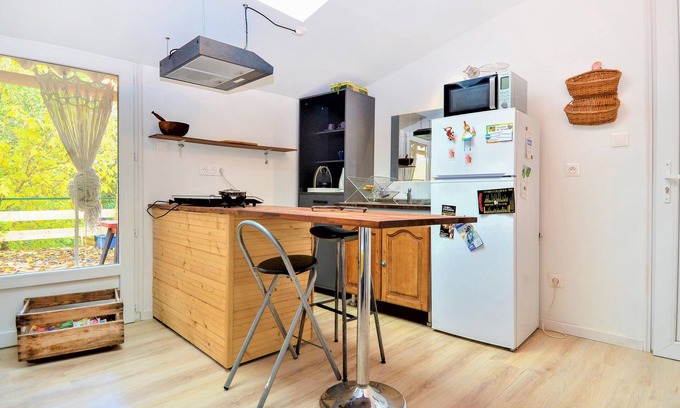 Saint-Paulet-de-Caisson Apartment | Cozy 1 Bedroom Retreat in St Paulet De Caisson
