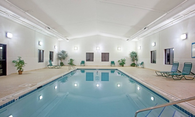 Half Day Condo | Cozy 1 Bedroom with Free Breakfast & Indoor Pool Access
