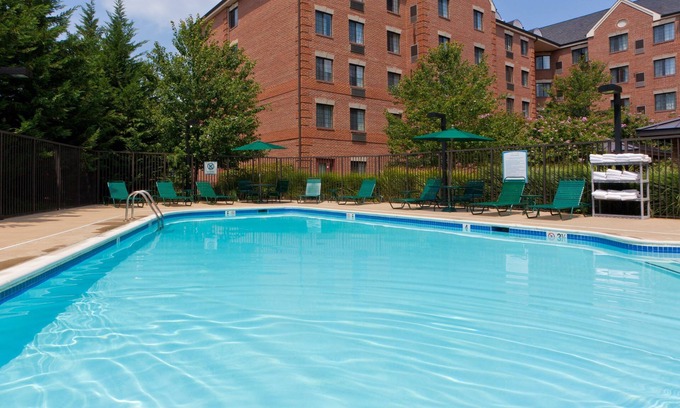 McLean Condo | Elegant 1 Bedroom with Free Breakfast & Business Center