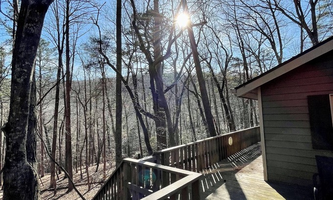 Jasper Cottage | Cozy 1 Bedroom Gingerbread Guesthouse with Spa & Lake View