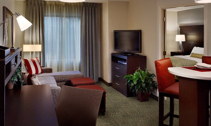 Dearborn Condo | Cozy 1 Bedroom with Indoor Pool and Free Breakfast