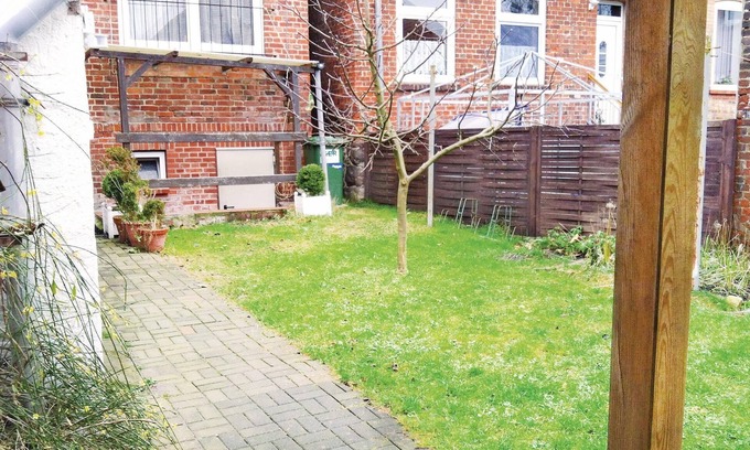 Schonberg Apartment | Cozy 1 Bedroom Retreat in Schönberg with Spa & Breakfast