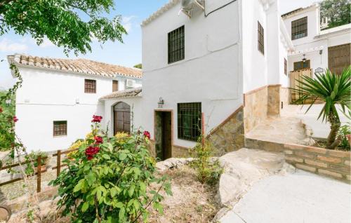 Villanueva de Algaidas Apartment | Cozy Apartment in Iznajar with Family-Friendly Kitchen