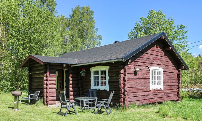 Orkelljunga Municipality House | Cozy 1 Bedroom Retreat in Örkelljunga with Lake View