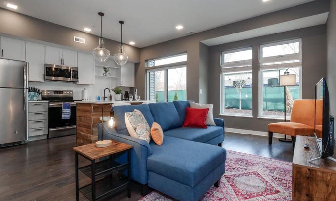 Ohio City Apartment | Convenient 1 Bedroom Condo Near First Energy Stadium