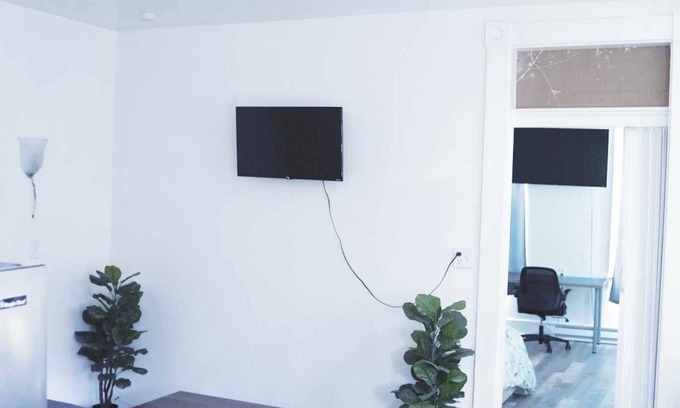 Cincinnati Apartment | Inviting 1 Bedroom Loft with Spa & Hot Tub Amenities