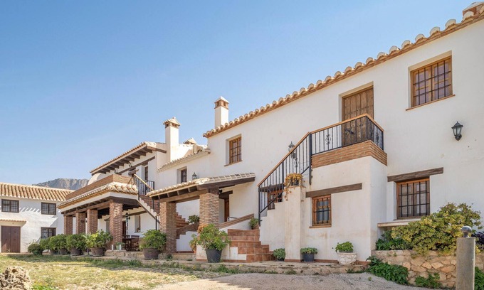 Alfarnatejo Apartment | Comfortable 1 Bedroom Accommodation in Mondron with Pool