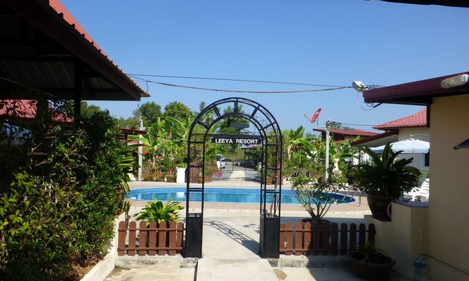 Chiang Wang House | Relaxing 1 Bedroom Villa with Pool & Tropical Garden
