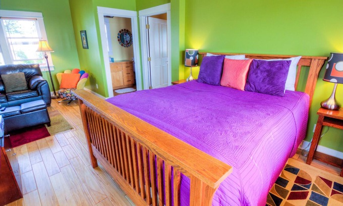 Friday Harbor Condo | Family-Friendly 1 Bedroom Steps From Friday Harbor Ferry