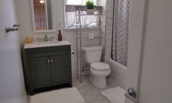 Oleander - Sunset Condo | Charming 1 Bedroom Townhouse in Downtown Bakersfield