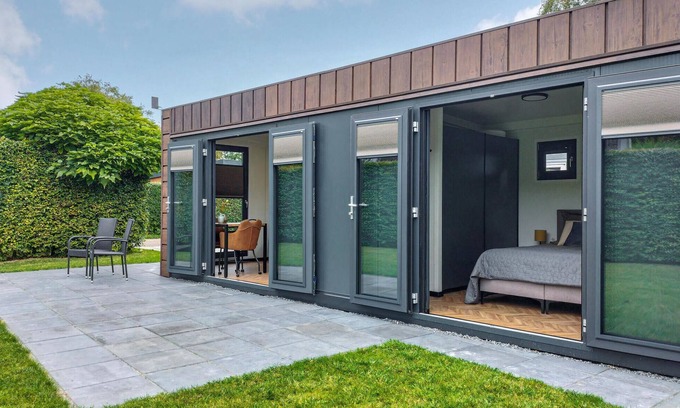 Heinkenszand House | Well-Equipped Cottage with Pool for a Memorable Getaway