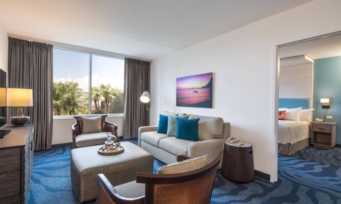 Florida Center Hotel | Discover a 1-Bedroom Suite with Spa and Pool Access